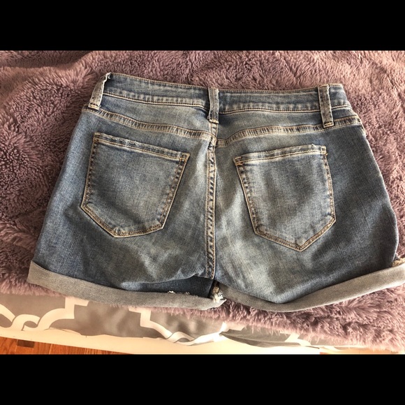 🚨SOLD🚨Arizona Jean Shorts - Picture 3 of 5